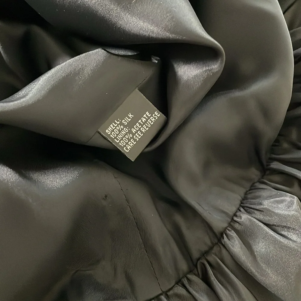 Carmen Marc Valvo: Silk Cocktail Dress with Bubble Hem - Picture 11 of 15